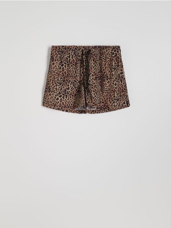 Reserved Reserved - Kratke hlače za plažu s uzorkom - bež