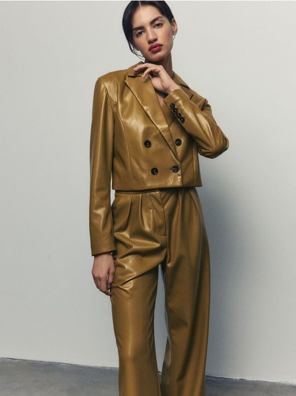 Reserved Reserved - Kratki sako s dvostrukim kopčanjem od umjetne kože - maslinasto