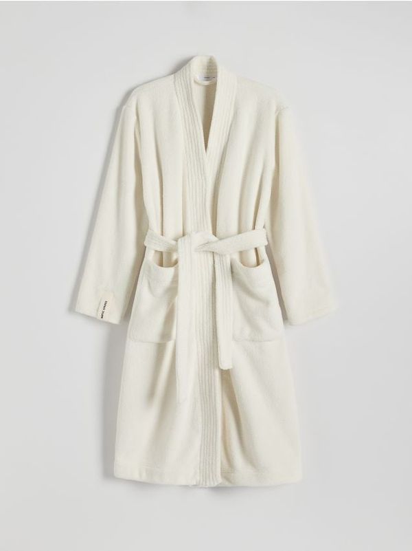 Reserved Reserved - Kućni ogrtač s pojasom za vezanje oko struka - krem