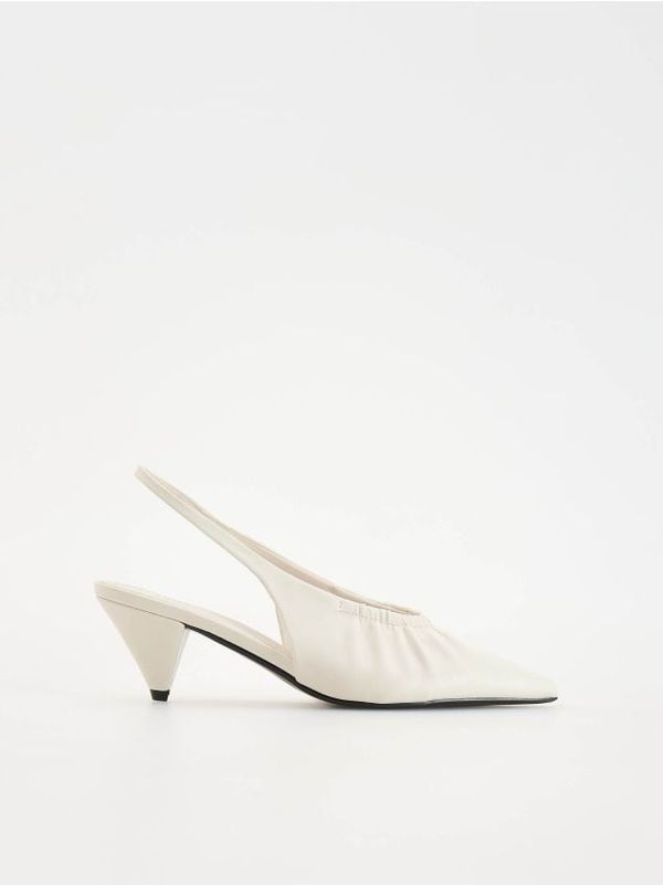 Reserved Reserved - LADIES` PUMPS - bijela