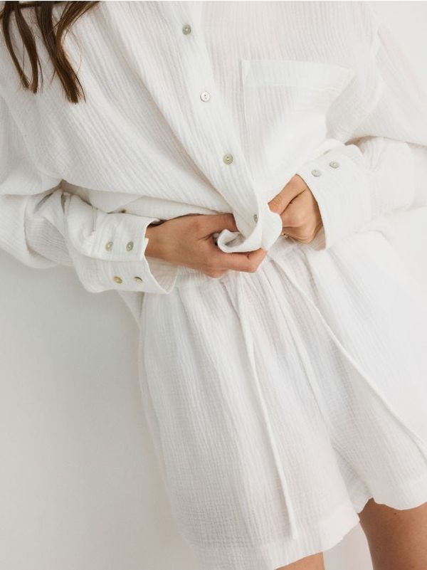 Reserved Reserved - LADIES` SHORTS - bijela