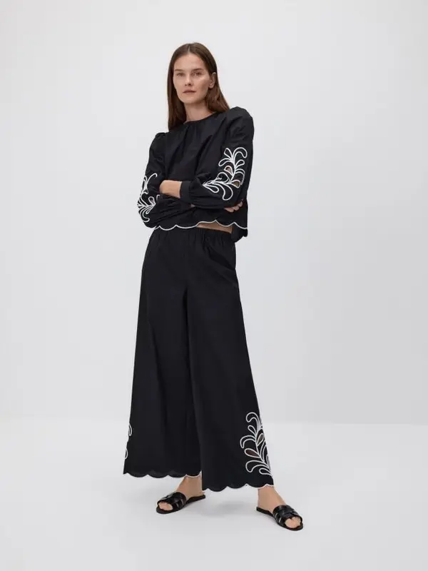 Reserved Reserved - LADIES` TROUSERS - crno