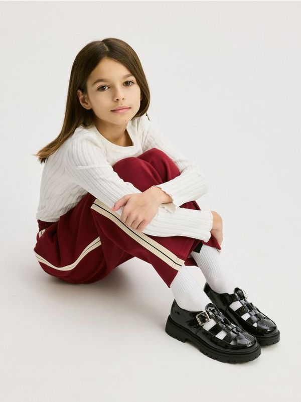 Reserved Reserved - Lakirane mokasinke - crno