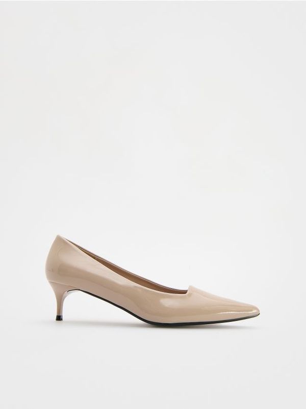 Reserved Reserved - Lakirane salonke - bež