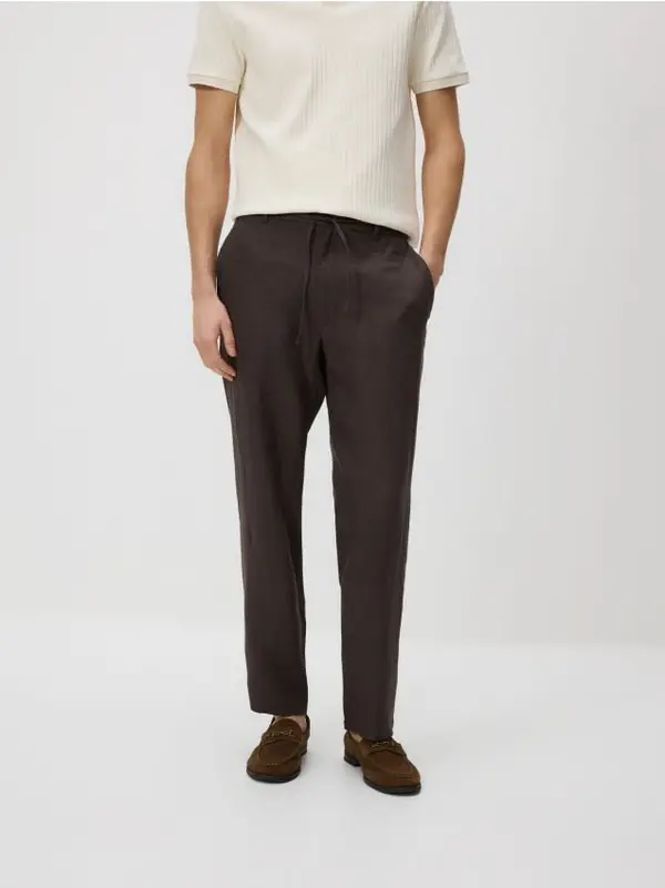 Reserved Reserved - Lanene chino hlače straight - tamnosmeđe