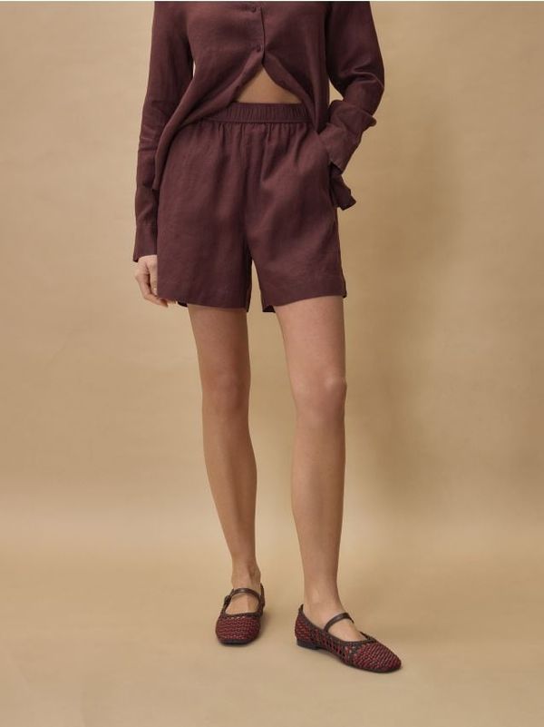 Reserved Reserved - Lanene kratke hlače - tamnosmeđe