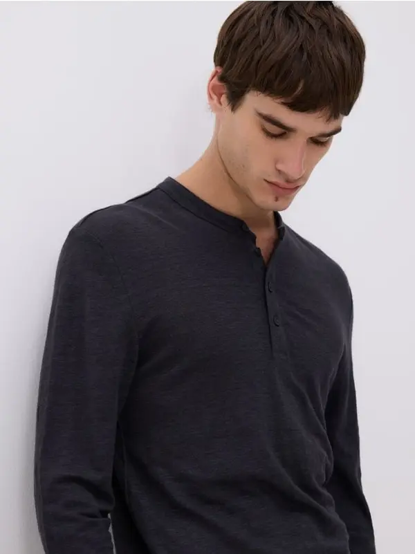 Reserved Reserved - Laneni henley longsleeve - mornarsko plava