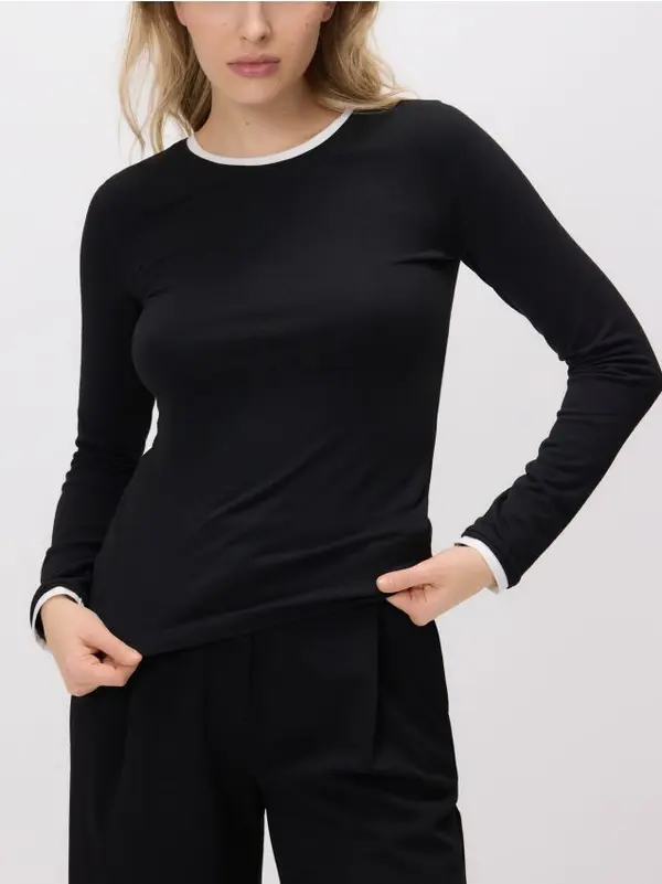 Reserved Reserved - Longsleeve s kontrastnim obrubom - crno