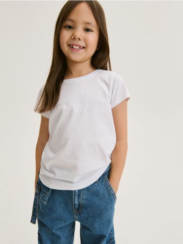 Reserved Reserved - Majica kratkih rukava s vezom i visokim udjelom pamuka - bijela