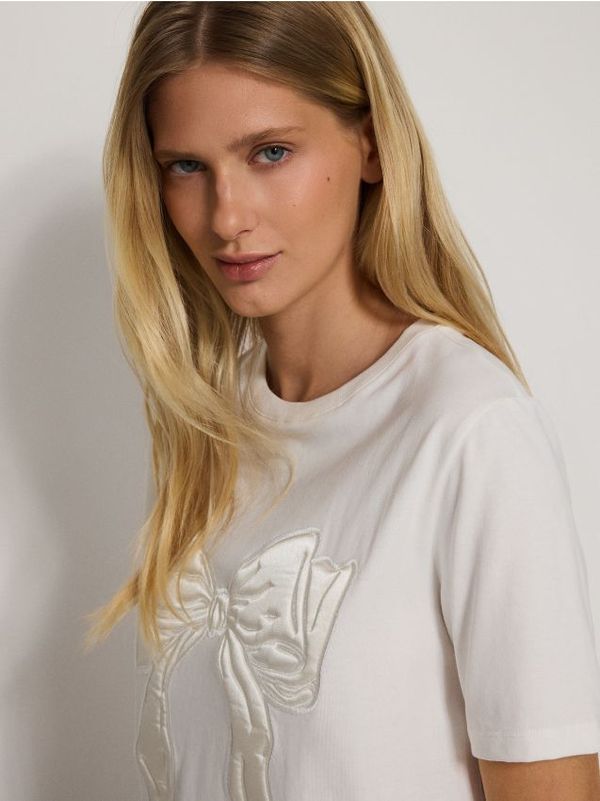 Reserved Reserved - Majica s reljefnim natpisom - bijela