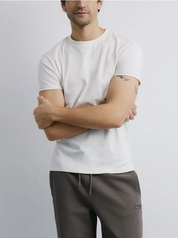 Reserved Reserved - Majica slim fit - krem