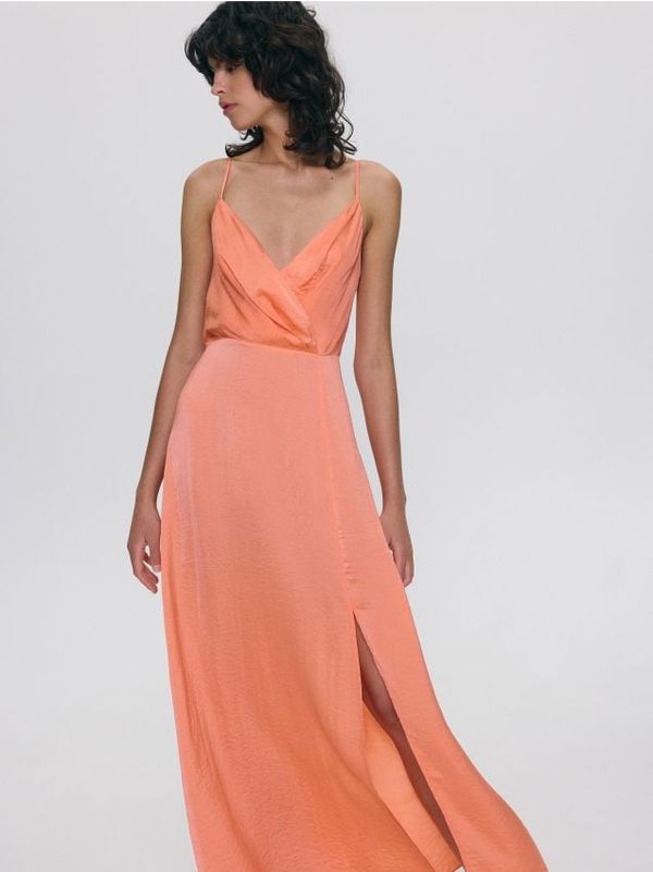 Reserved Reserved - Maxi haljina na preklop sprijeda - koraljno