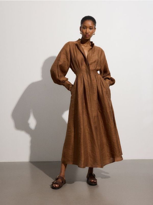 Reserved Reserved - Maxi haljina od mješavine lana - tamnosmeđe