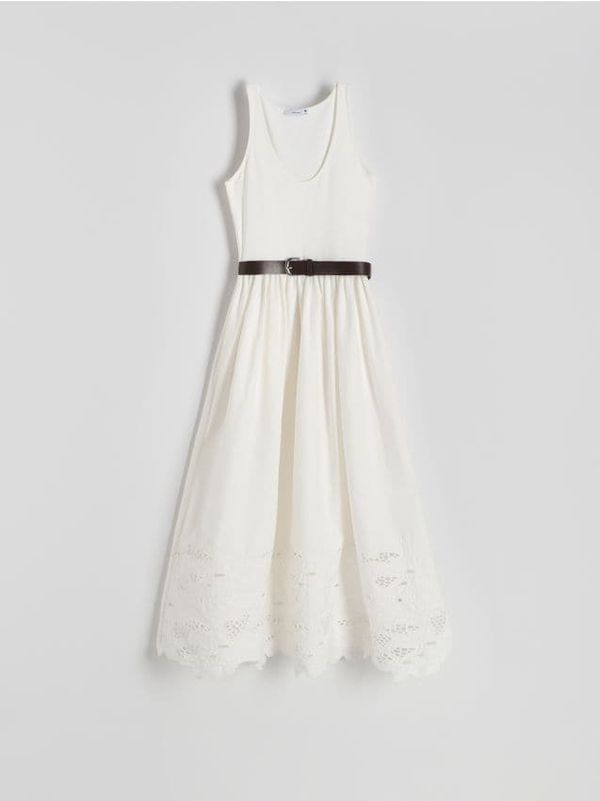 Reserved Reserved - Maxi haljina s pojasom - krem