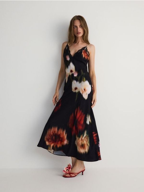 Reserved Reserved - Maxi haljina s ukrasnom čipkom - crno