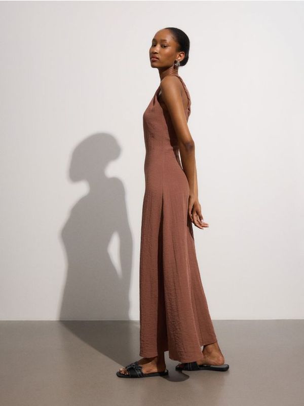 Reserved Reserved - Maxi haljina s visokim udjelom viskoze - zlatnosmeđe