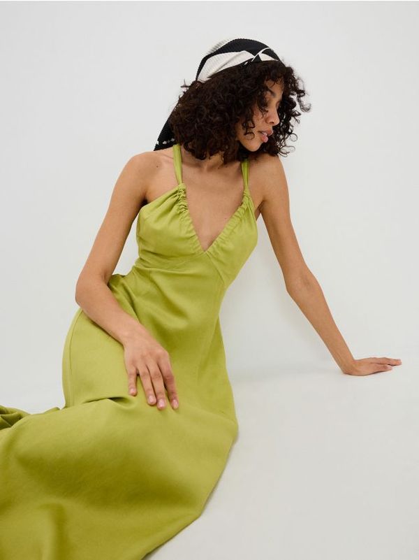 Reserved Reserved - Maxi haljina s visokim udjelom viskoze - žutozeleno