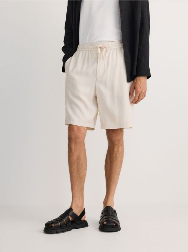 Reserved Reserved - MEN`S SHORTS - krem