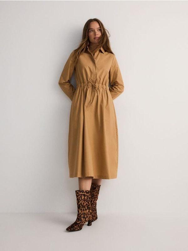 Reserved Reserved - Midi haljina - bež