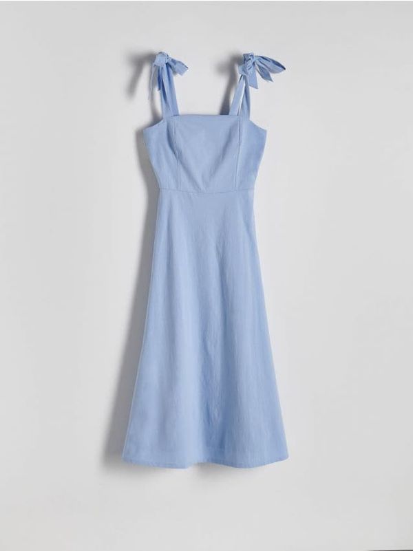 Reserved Reserved - Midi haljina - bljedoplavo