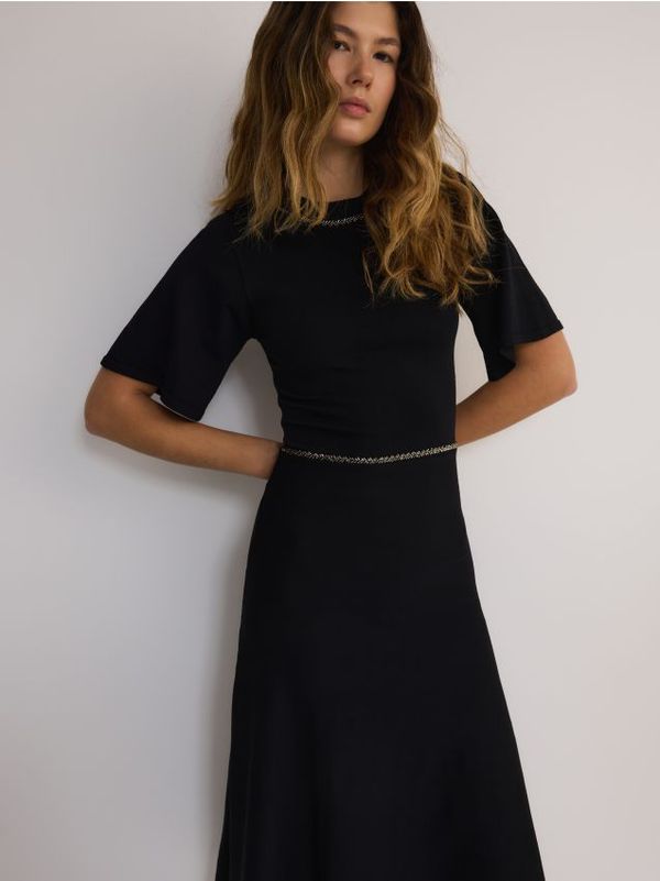 Reserved Reserved - Midi haljina s mješavinom viskoze - crno