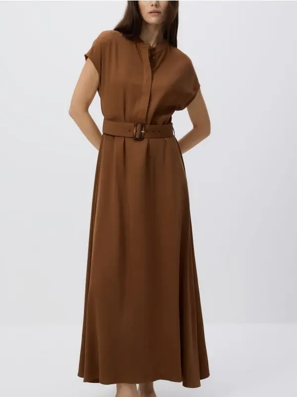 Reserved Reserved - Midi haljina s remenom - smeđi