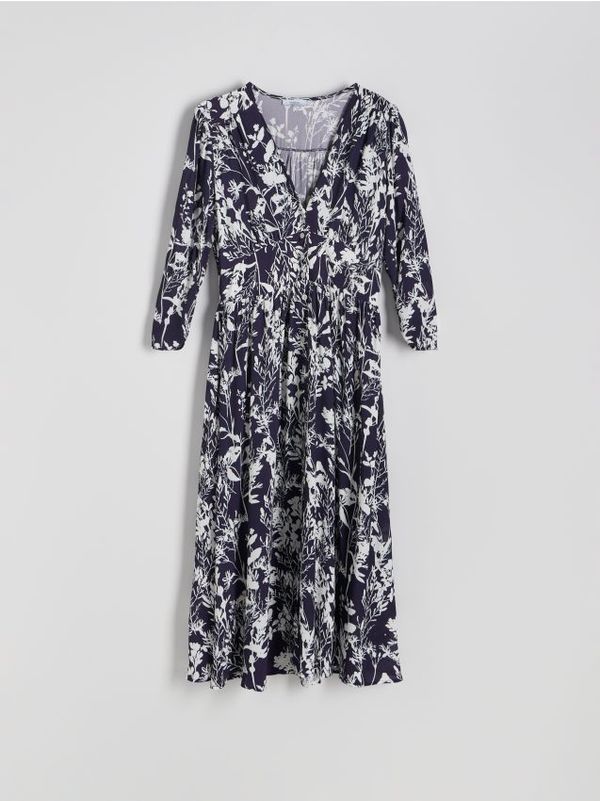 Reserved Reserved - Midi haljina s visokim udjelom viskoze i uzorkom - mornarsko plava