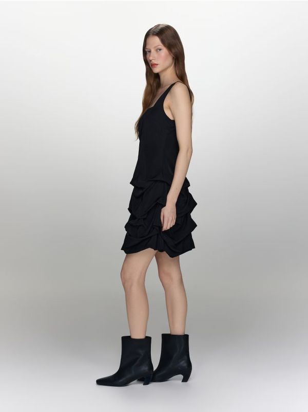 Reserved Reserved - Mini haljina s naborima - crno