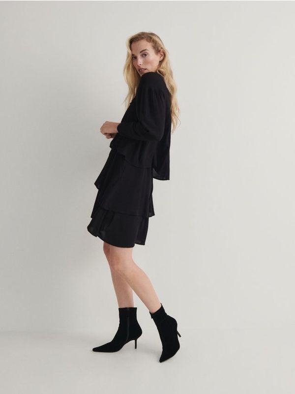 Reserved Reserved - Mini haljina s volanima - crno