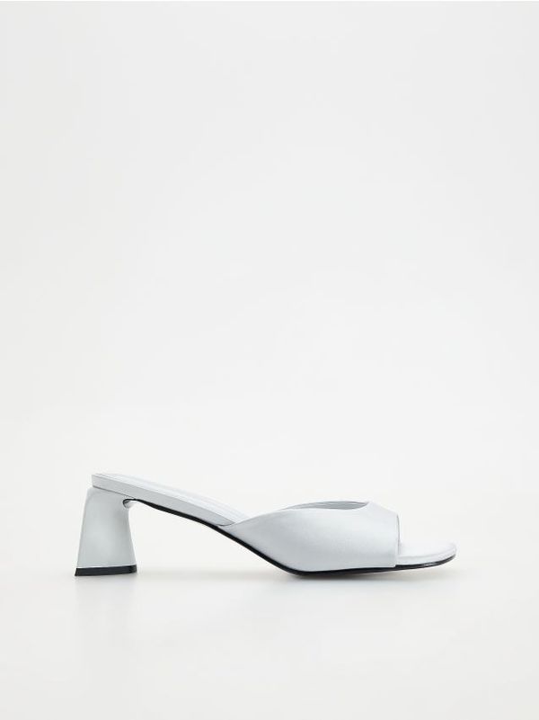 Reserved Reserved - Natikače mule s potpeticama - bljedoplavo