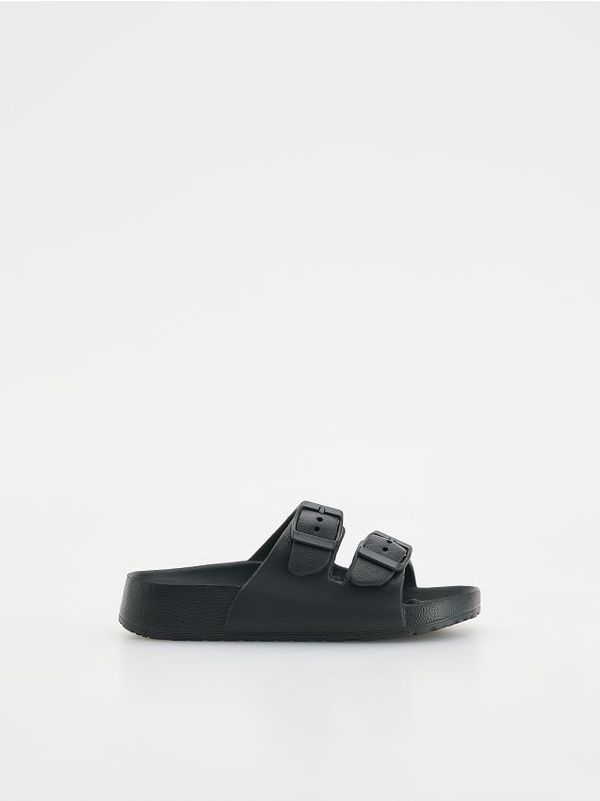 Reserved Reserved - Natikače s kopčama - crno