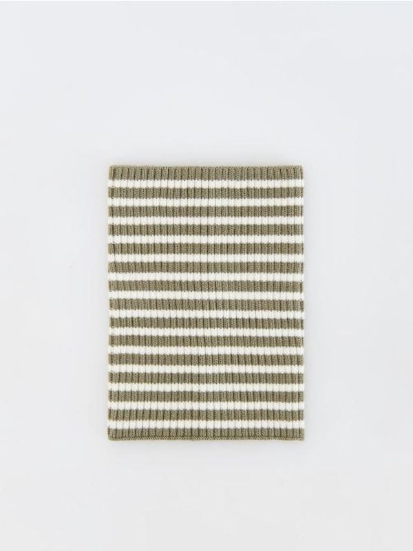 Reserved Reserved - Okrugli šal od žerseja s mješavinom viskoze - svjetlomaslinasto