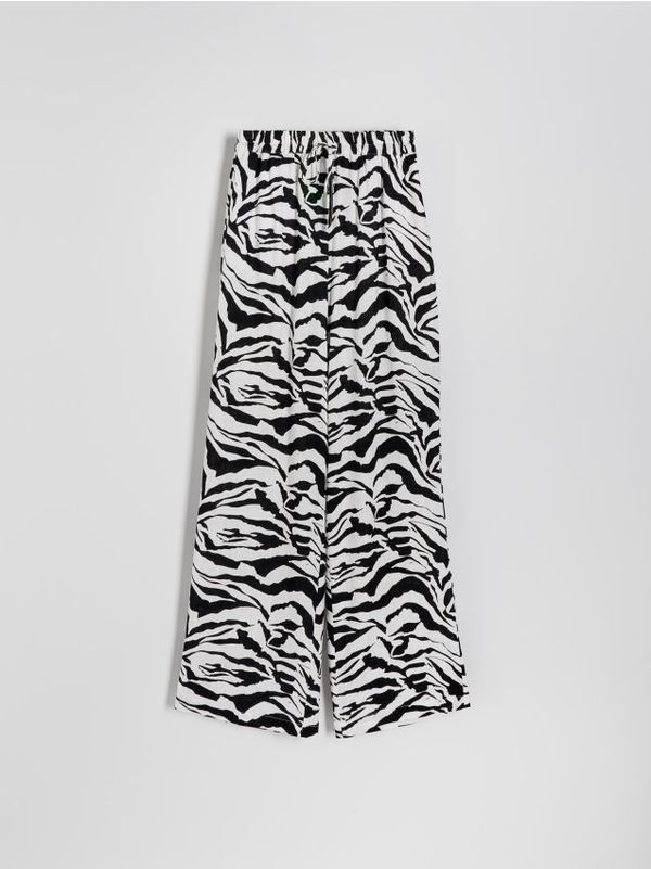 Reserved Reserved - Palazzo hlače s printom - crno