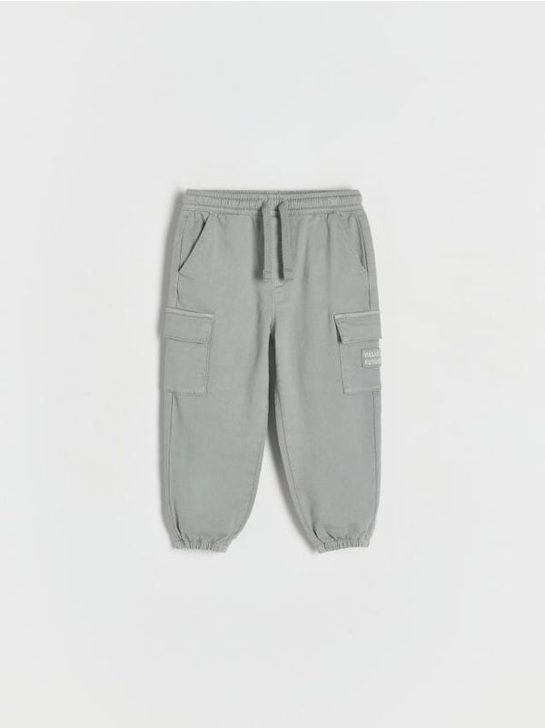 Reserved Reserved - Pamučne hlače - bljedozeleno