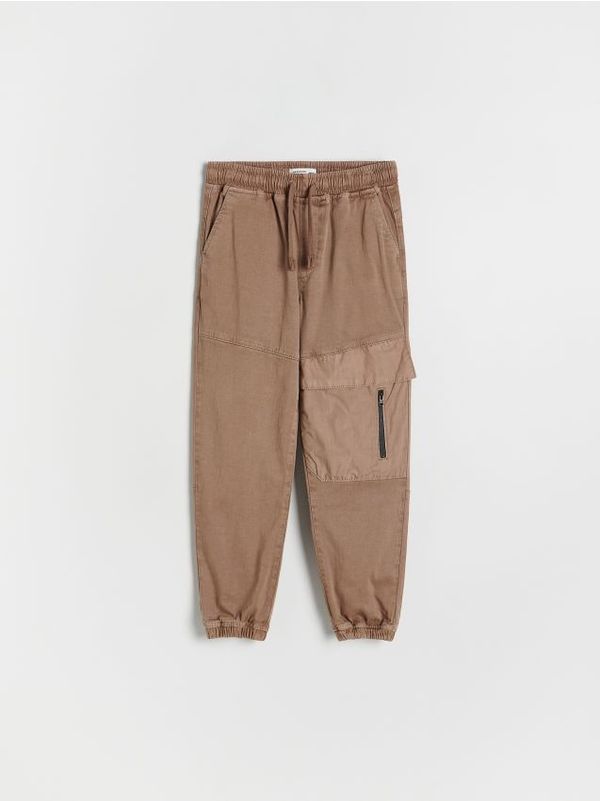 Reserved Reserved - Pamučne jogger hlače - smeđi
