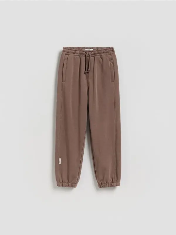 Reserved Reserved - Pamučne jogger hlače - smeđi