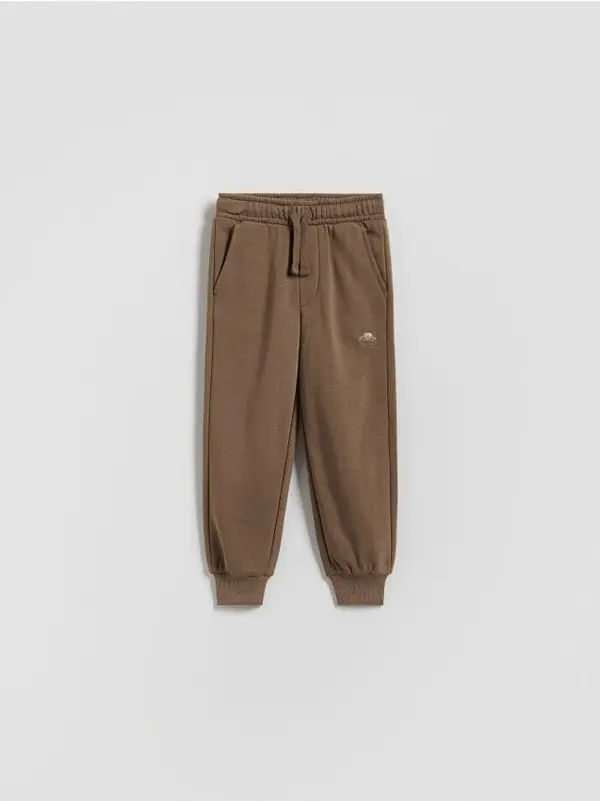 Reserved Reserved - Pamučne jogger hlače - smeđi