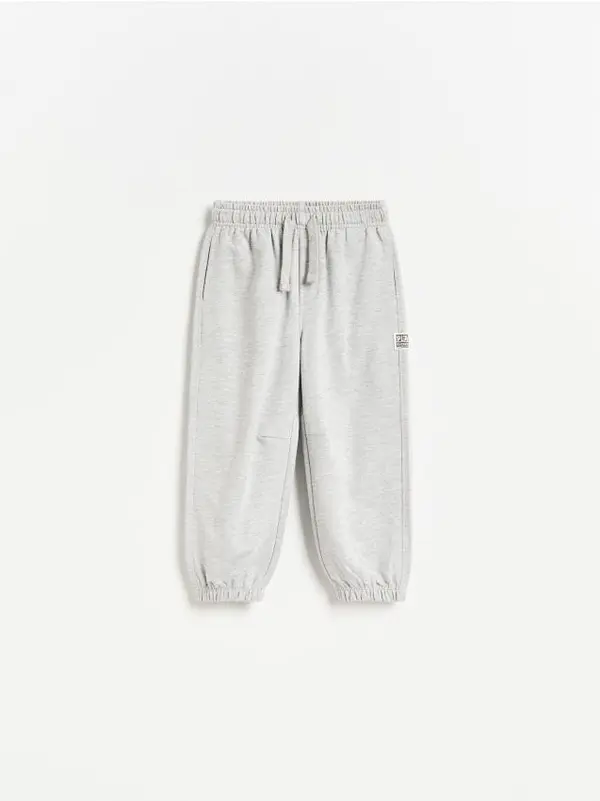 Reserved Reserved - Pamučne jogger hlače - svijetlo siva