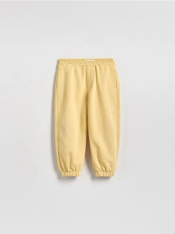 Reserved Reserved - Pamučne jogger hlače - žuta boja