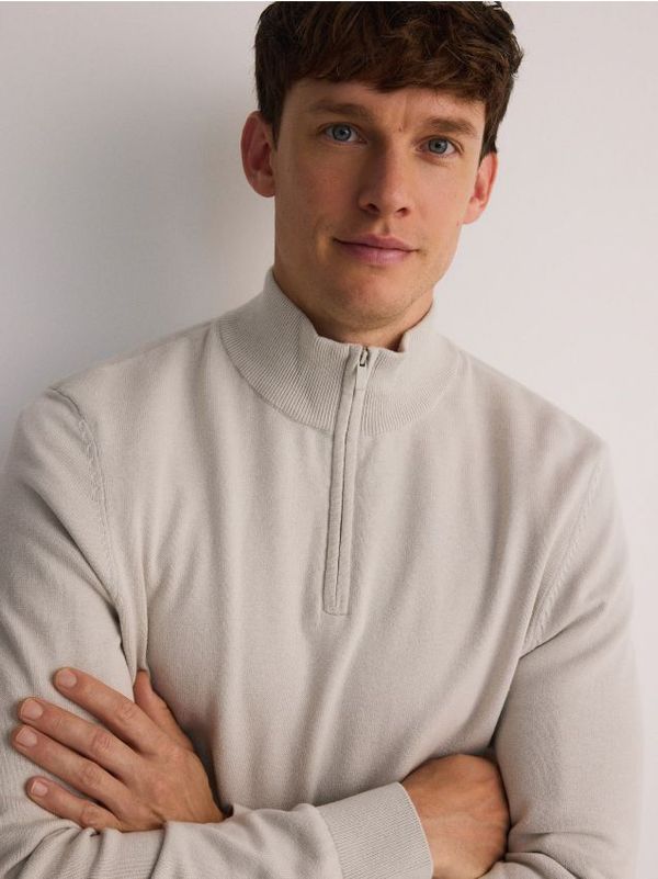 Reserved Reserved - Pamučni džemper uspravna ovratnika - light grey