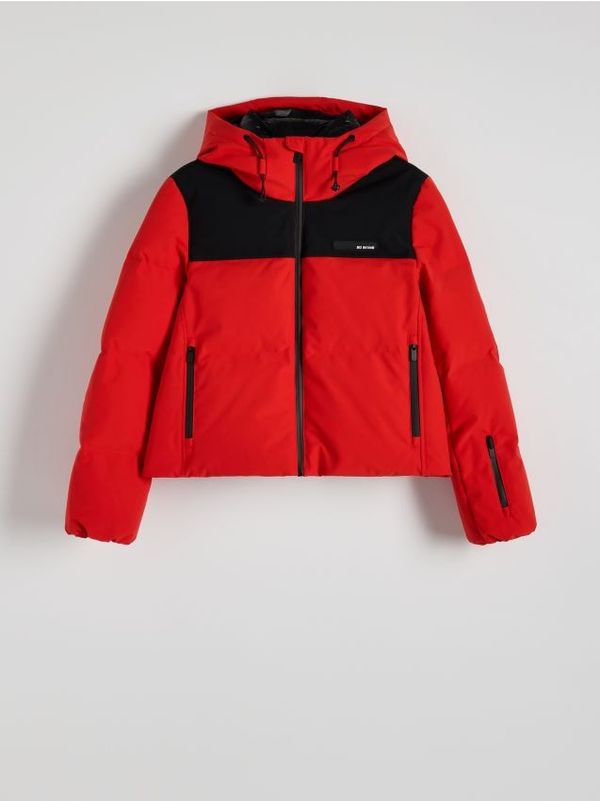 Reserved Reserved - Pernata jakna s kapuljačom - crvena