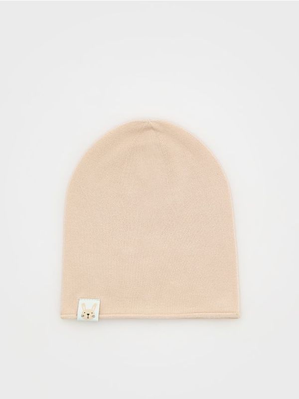 Reserved Reserved - Pletena kapa s mješavinom viskoze - bež