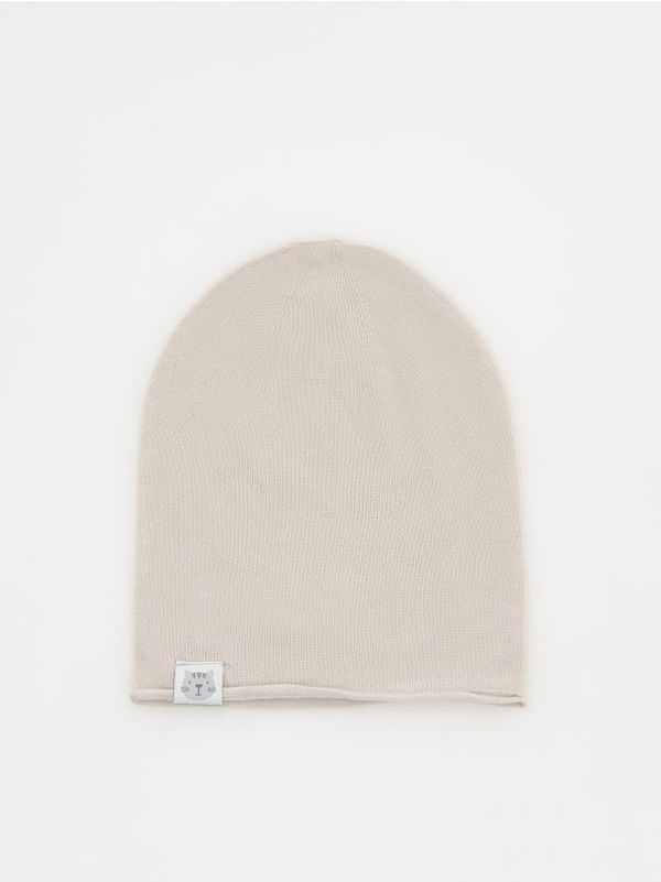 Reserved Reserved - Pletena kapa s mješavinom viskoze - light grey