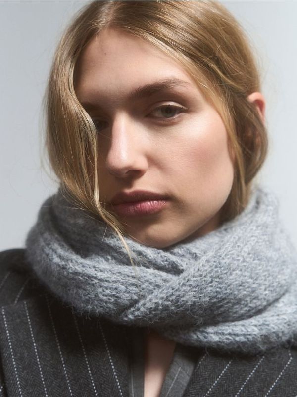 Reserved Reserved - Pleteni okrugli šal - tamnosivo