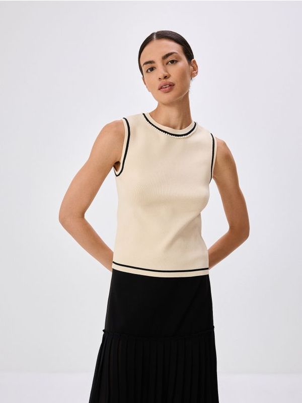 Reserved Reserved - Pleteni top s visokim udjelom viskoze - krem