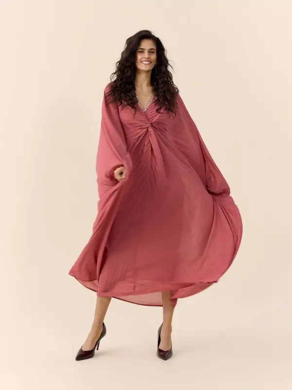 Reserved Reserved - Plisirana kimono haljina - roza