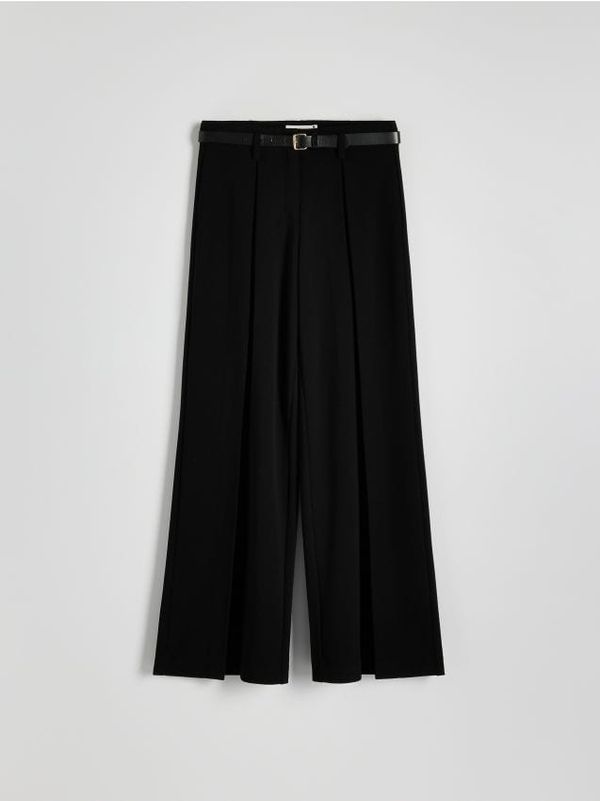 Reserved Reserved - Plisirane hlače širokih nogavica - crno
