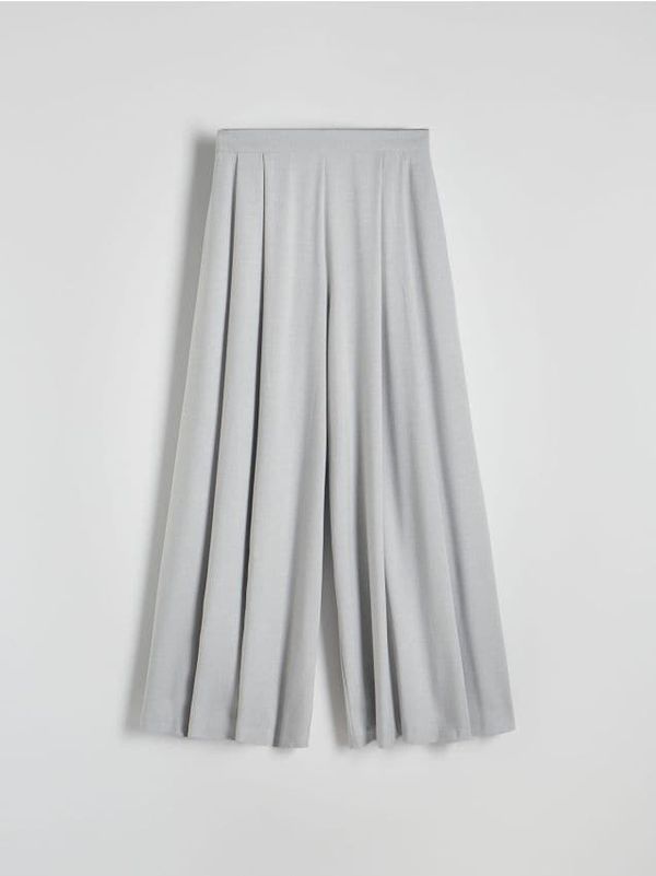 Reserved Reserved - Plisirane hlače širokih nogavica - light grey