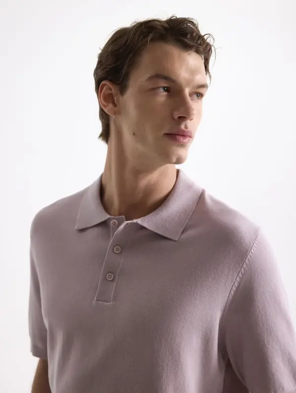 Reserved Reserved - Polo-džemper s visokim udjelom viskoze - pastelnoružičasto