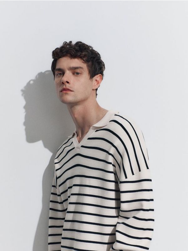 Reserved Reserved - Polo-džemper s visokim udjelom viskoze - šaren